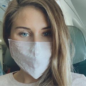 Meet your Posher, Monique